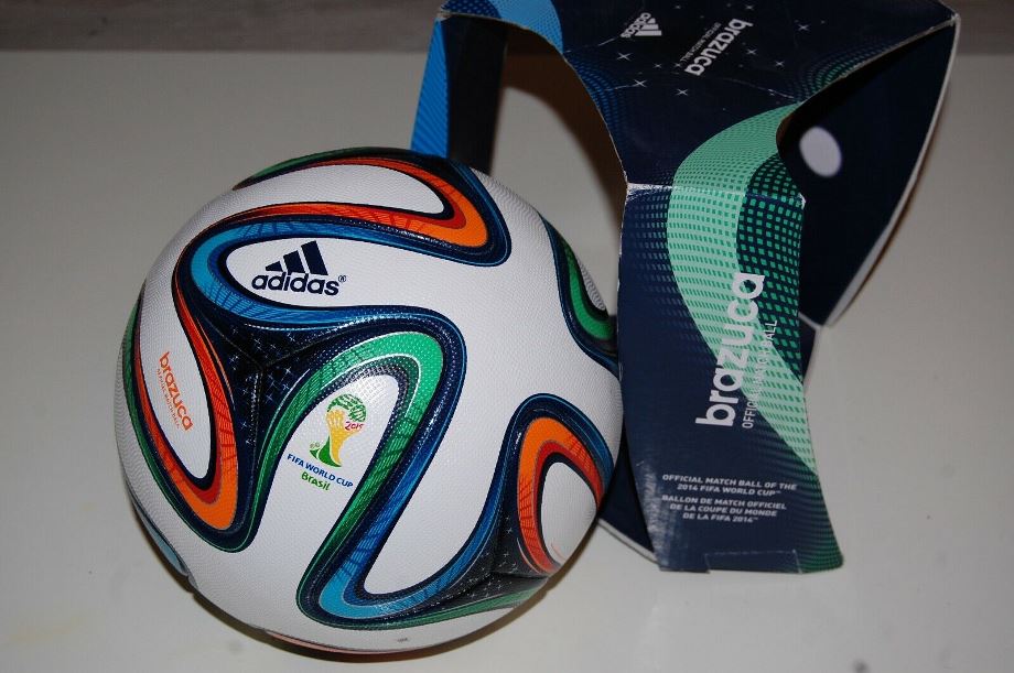 Мяч футбольный "ADIDAS Brazuca Top Replique"
